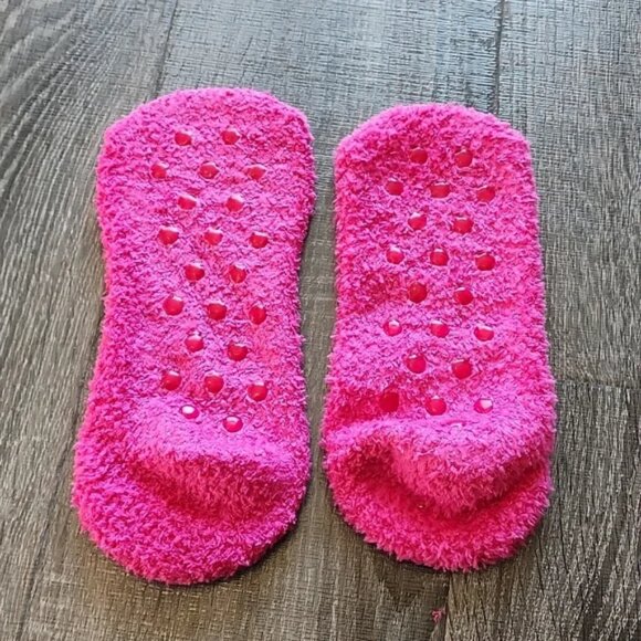 🍁 no slip butter Slipper Socks 🍁 - Picture 2 of 2
